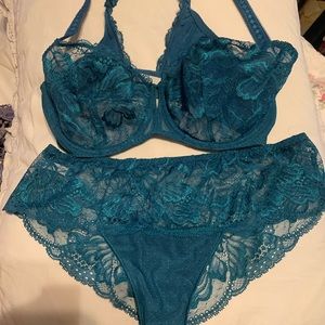 Simone Perele 32DDD bra and medium matching panties (boy shorts style)